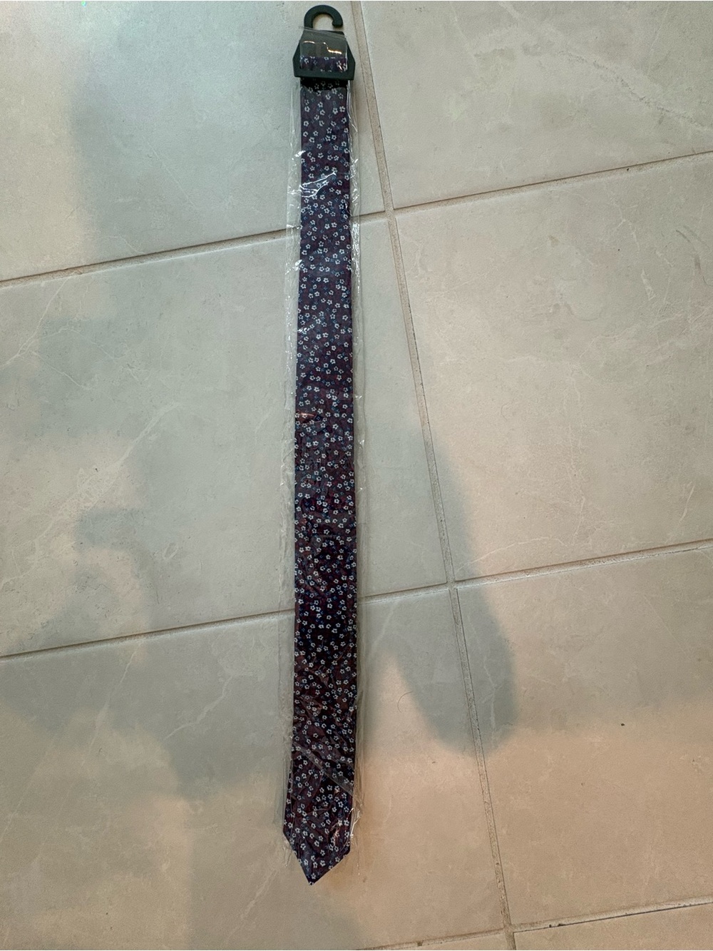 Isaac Mizrahi Navy Floral Print Men's Tie